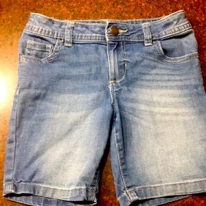 Wonder nation Jean shorts size 7.